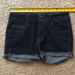 Refuge size 6 dark denim shorts